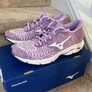 BRAND NEW - worn 1x Mizuno Wave Inspire Women’s Sz 8!